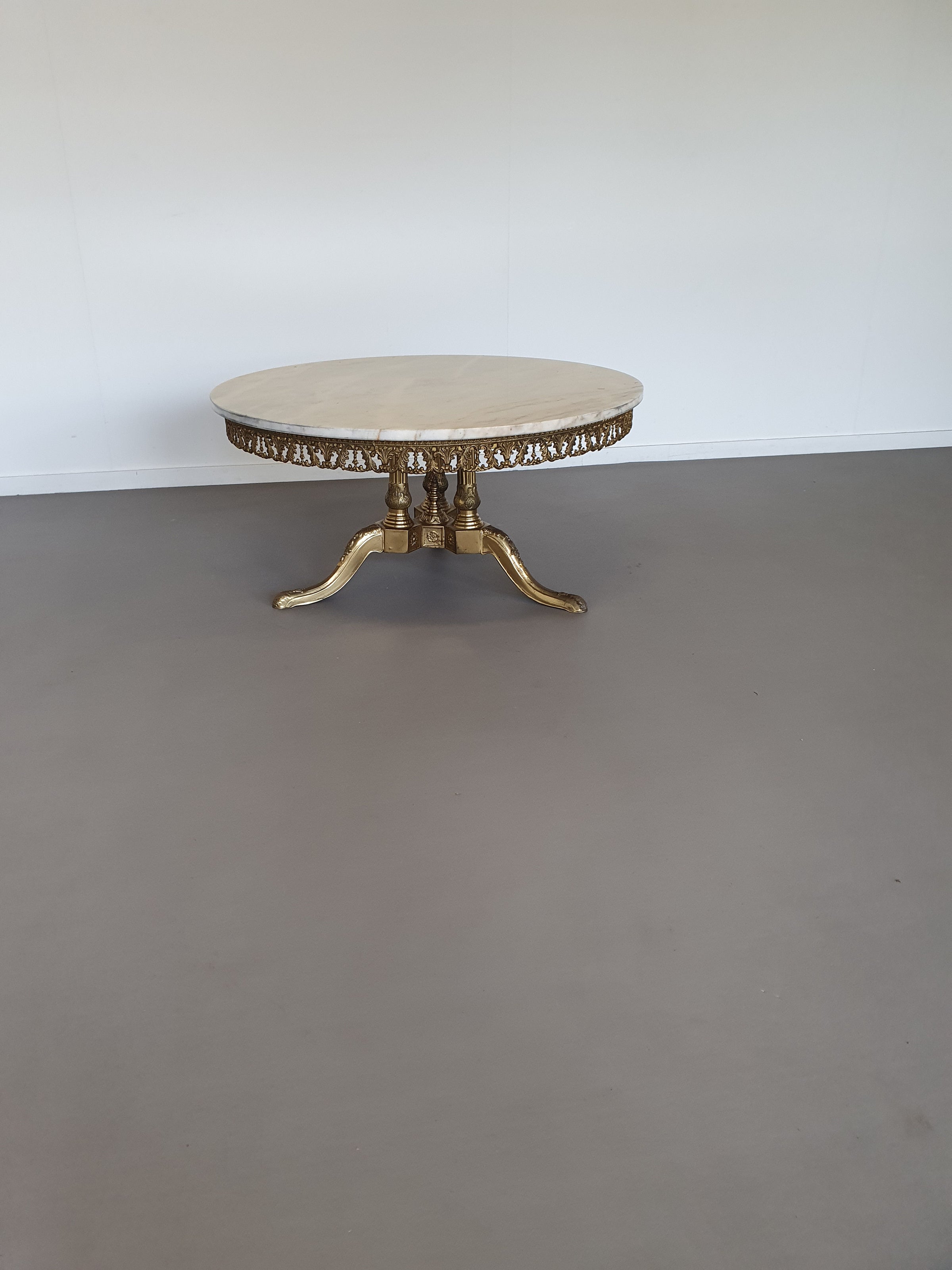1960s marble coffee table. marble top / fire-gilded base with many details