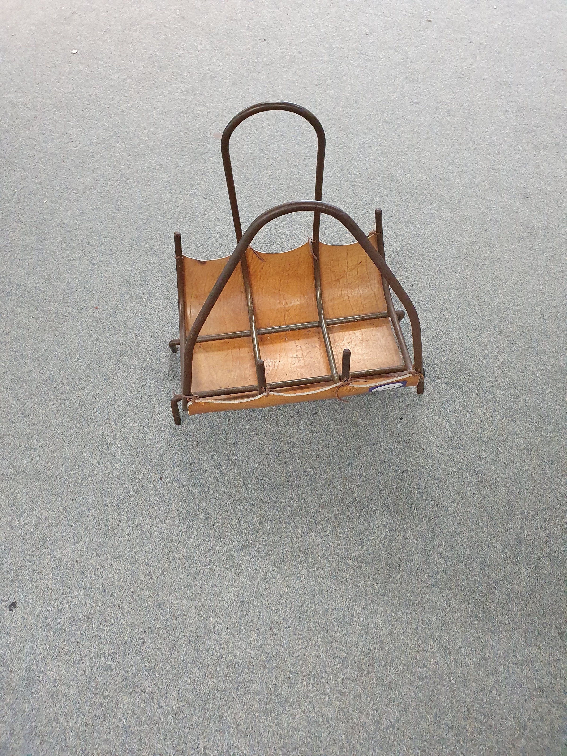 Haardhoutmand van leer en metaal, jaren 60