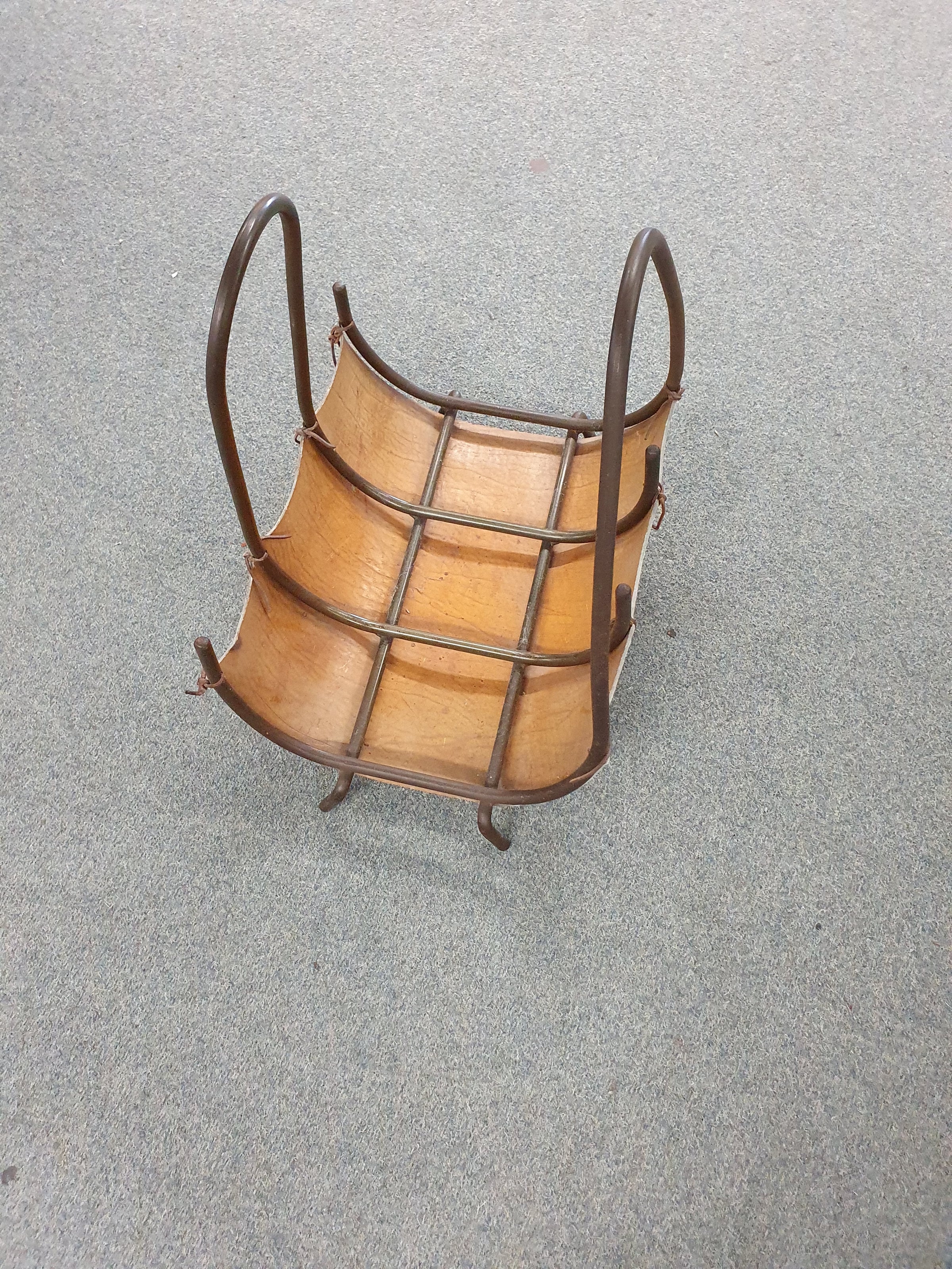 Haardhoutmand van leer en metaal, jaren 60