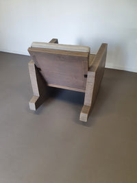 Brutalistische massieve schommelstoel uit de jaren 80