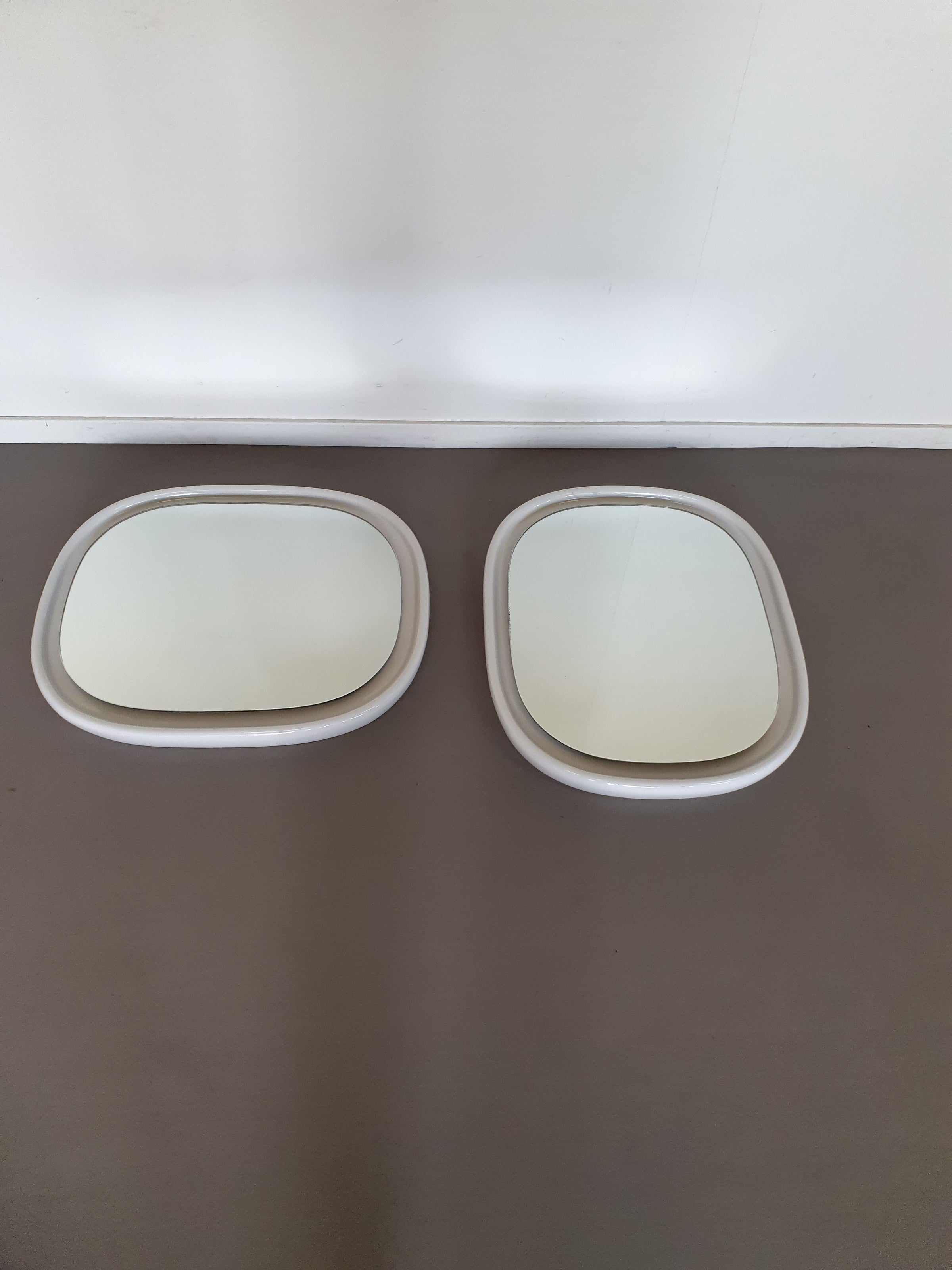 2 ceramic Sphinxs mirrors