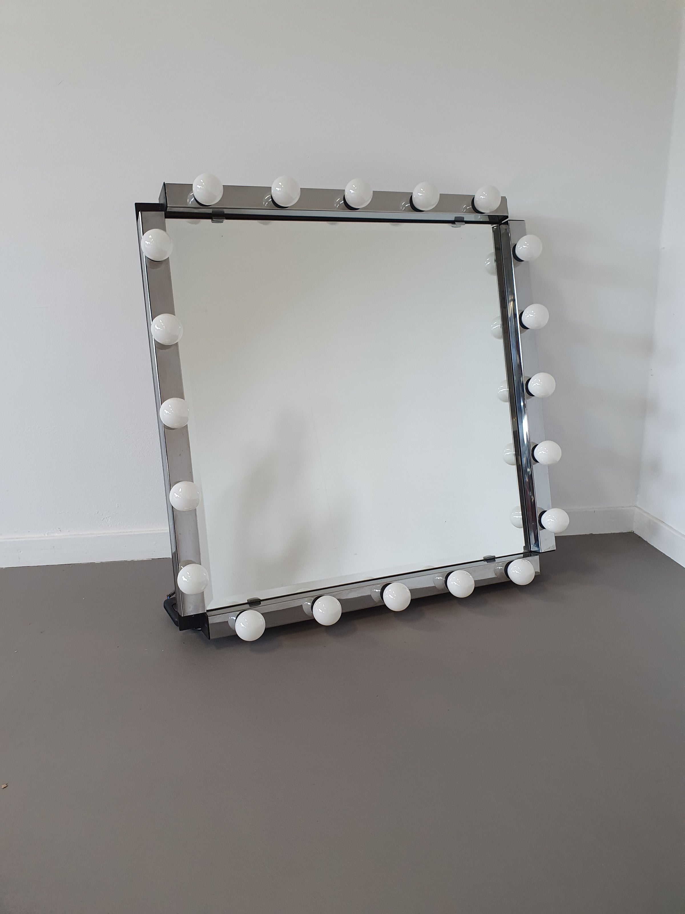 Theatre mirror 70 x 70 x 15cm