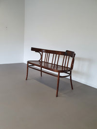 Zeldzame Thonet bank, niet gemerkt.
 Breedte 107/ hoogte 80 / diepte 50/ zithoogte 47 cm