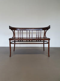 Zeldzame Thonet bank, niet gemerkt.
 Breedte 107/ hoogte 80 / diepte 50/ zithoogte 47 cm
