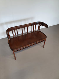 Zeldzame Thonet bank, niet gemerkt.
 Breedte 107/ hoogte 80 / diepte 50/ zithoogte 47 cm