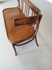 Zeldzame Thonet bank, niet gemerkt.
 Breedte 107/ hoogte 80 / diepte 50/ zithoogte 47 cm