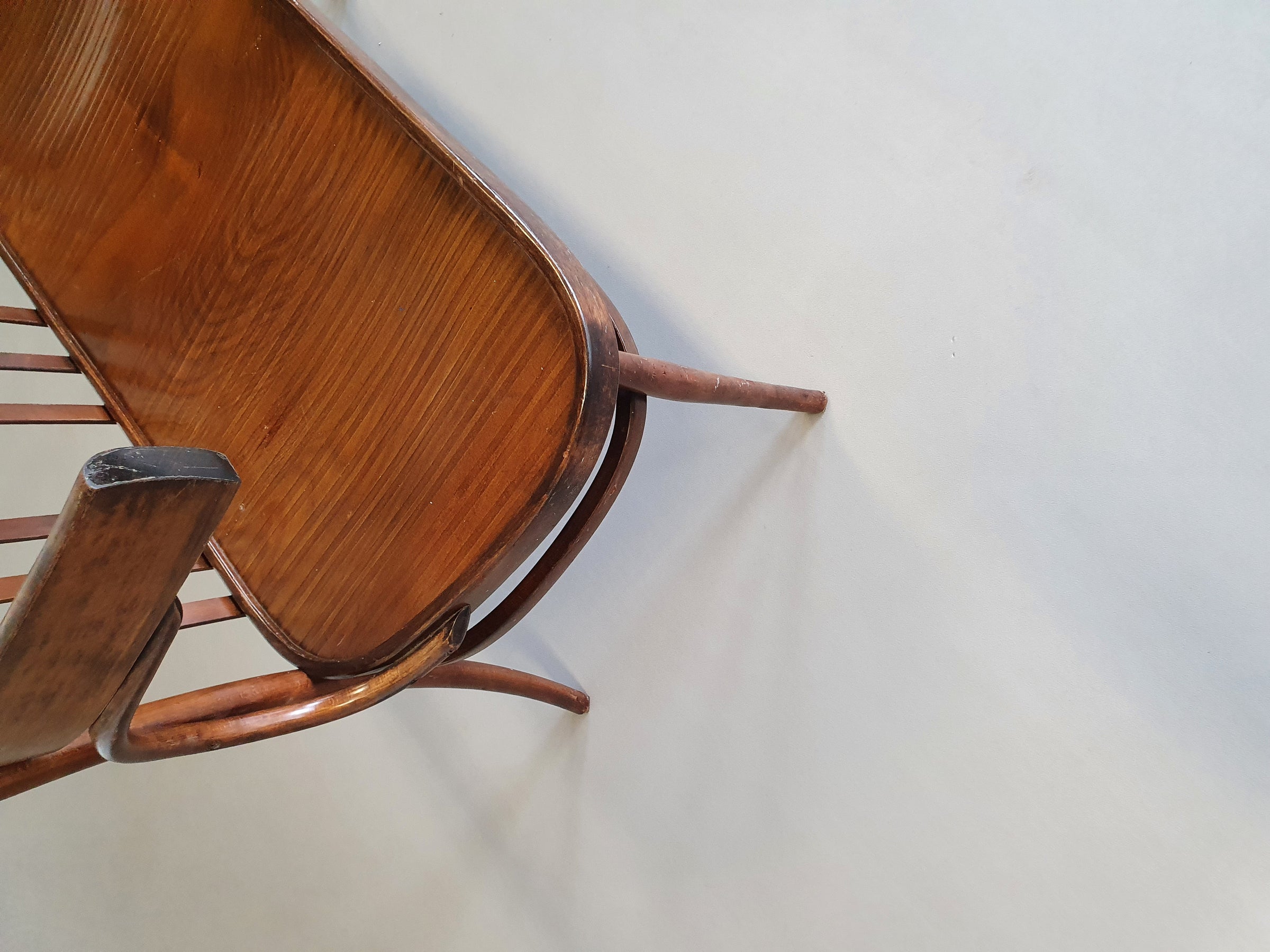 Zeldzame Thonet bank, niet gemerkt.
 Breedte 107/ hoogte 80 / diepte 50/ zithoogte 47 cm