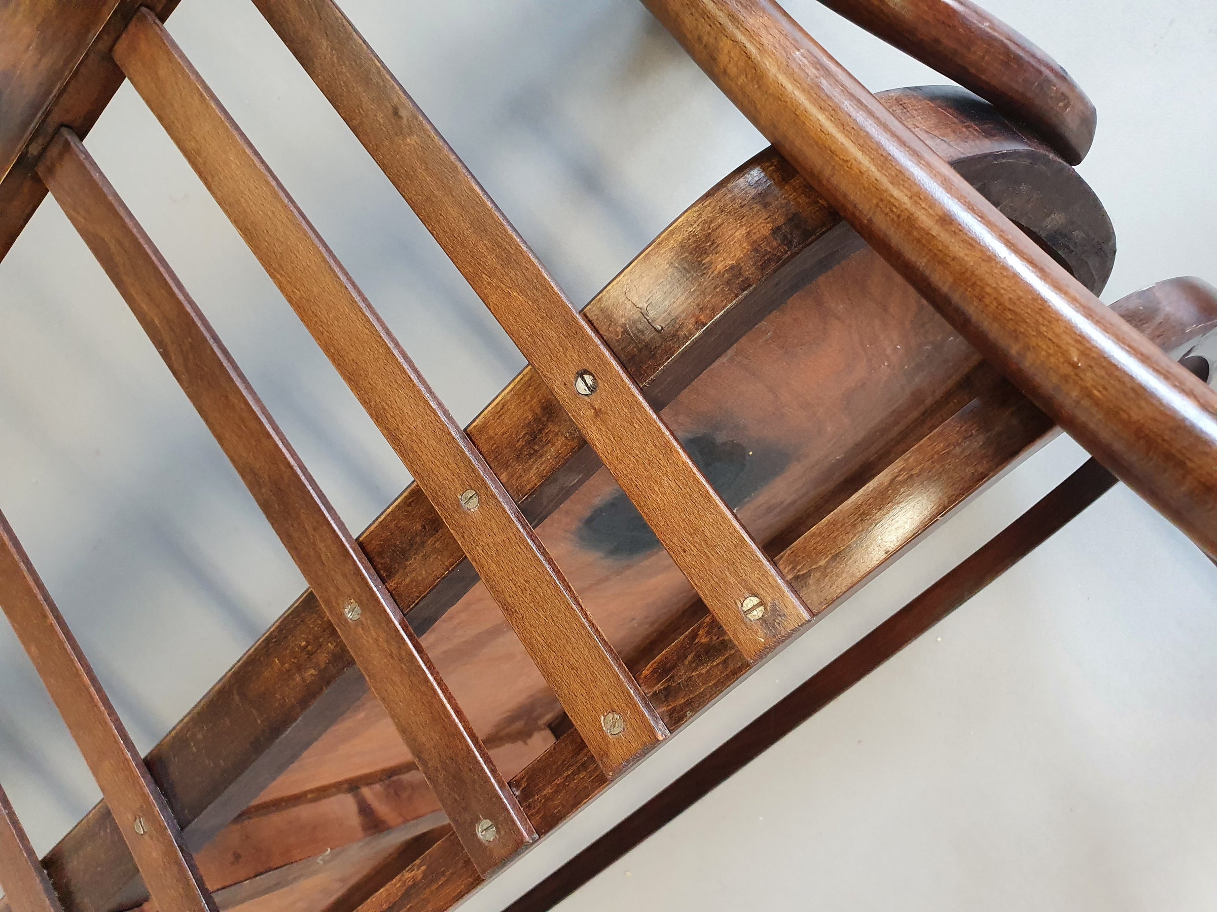 Zeldzame Thonet bank, niet gemerkt.
 Breedte 107/ hoogte 80 / diepte 50/ zithoogte 47 cm