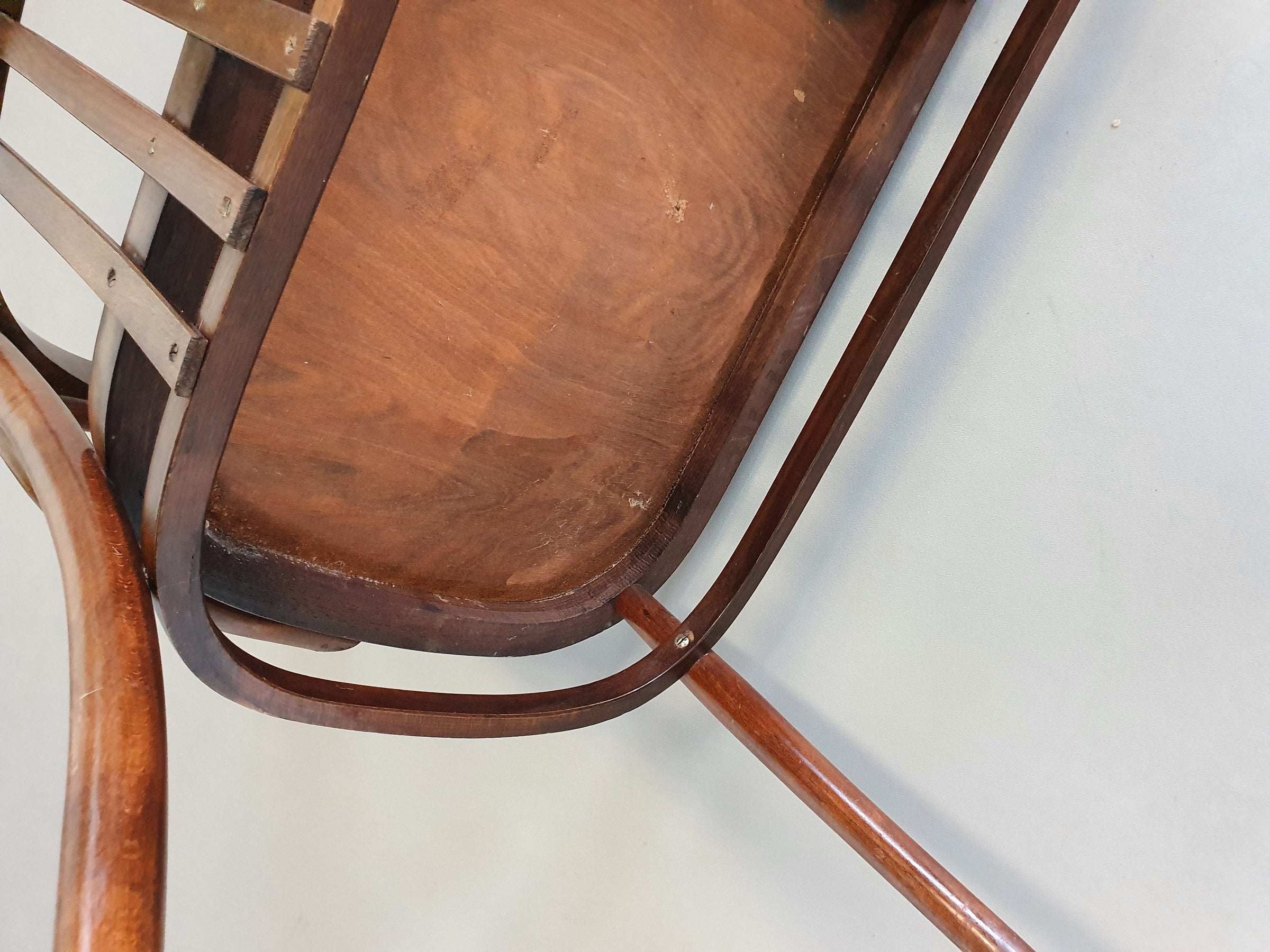 Zeldzame Thonet bank, niet gemerkt.
 Breedte 107/ hoogte 80 / diepte 50/ zithoogte 47 cm