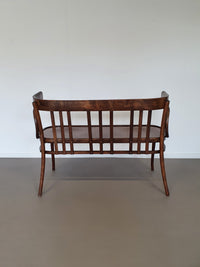 Zeldzame Thonet bank, niet gemerkt.
 Breedte 107/ hoogte 80 / diepte 50/ zithoogte 47 cm