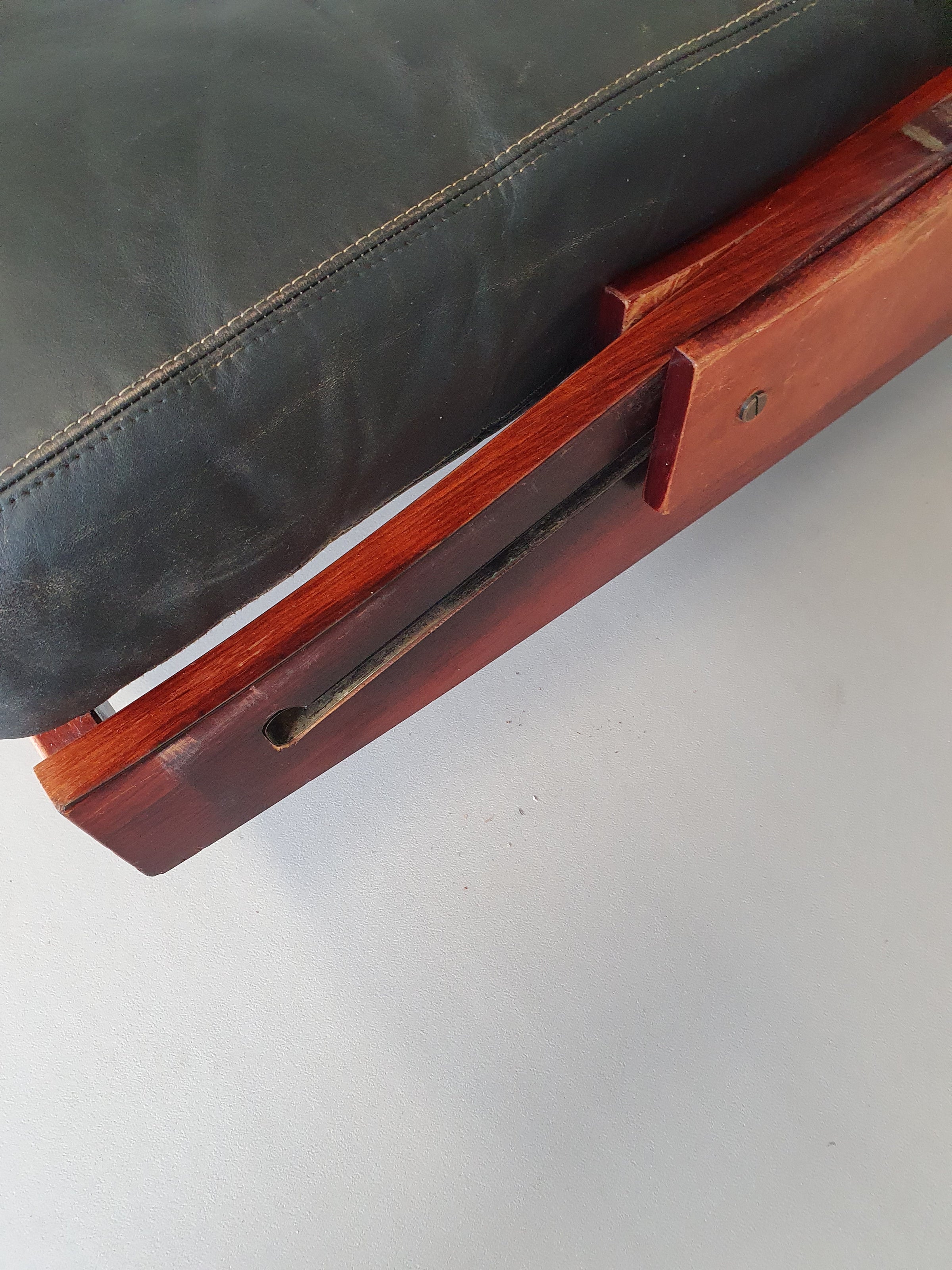 Gianni Songia Zwarte leren slaapbank model GS-195 voor Sormani, Italië, 1963

 #giannisongia #dakbedekking #sormani