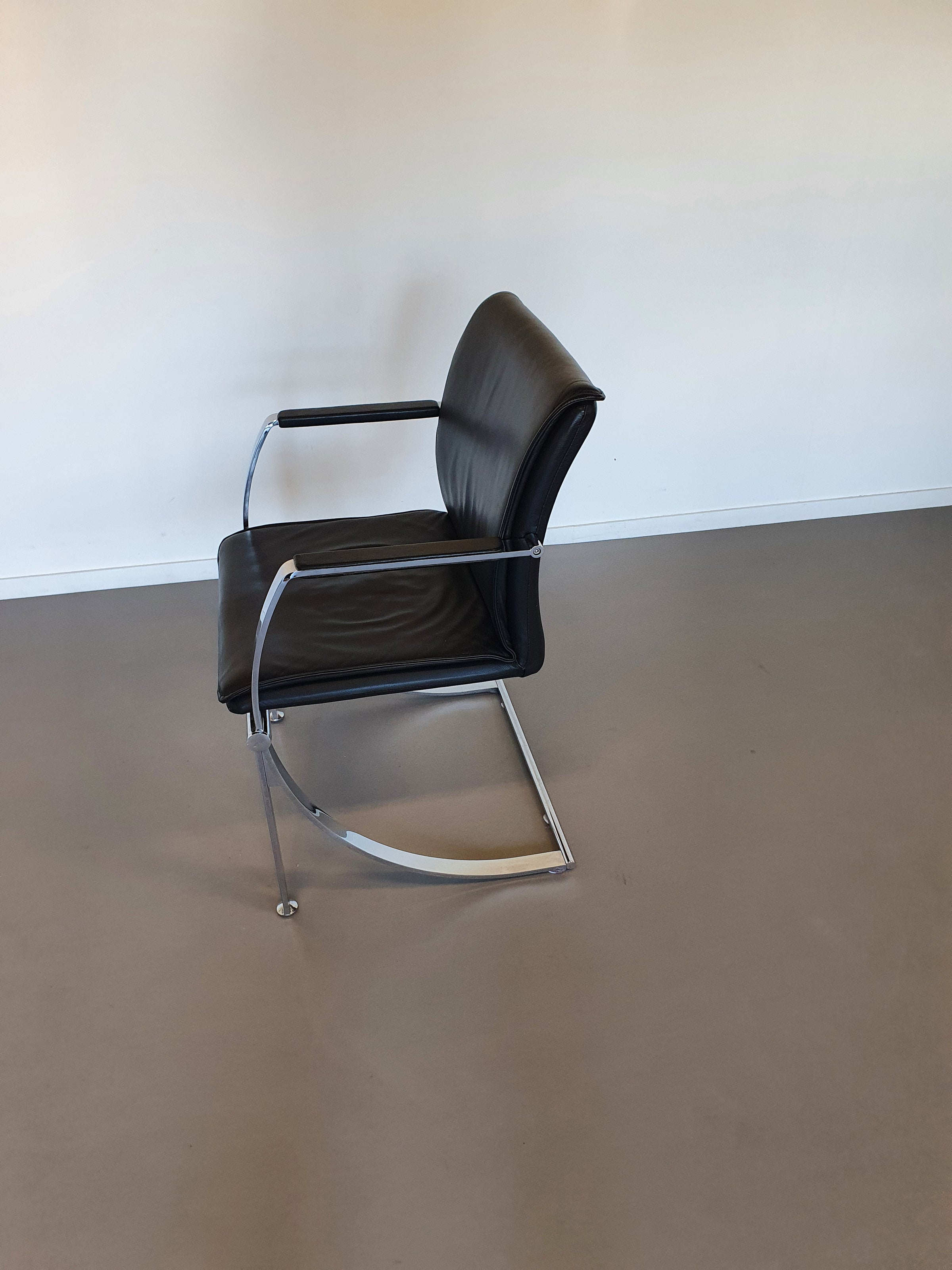 4 x Casala conference chair / black leather / chromen steel 1980s