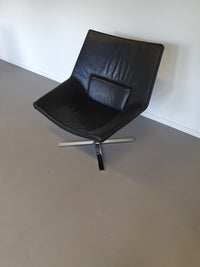 Leren, zware lounge stoelen. Breed 75 - hoog 87 - diep 70 cm. Prijs is voor de set.