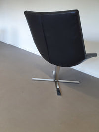 Leren, zware lounge stoelen. Breed 75 - hoog 87 - diep 70 cm. Prijs is voor de set.