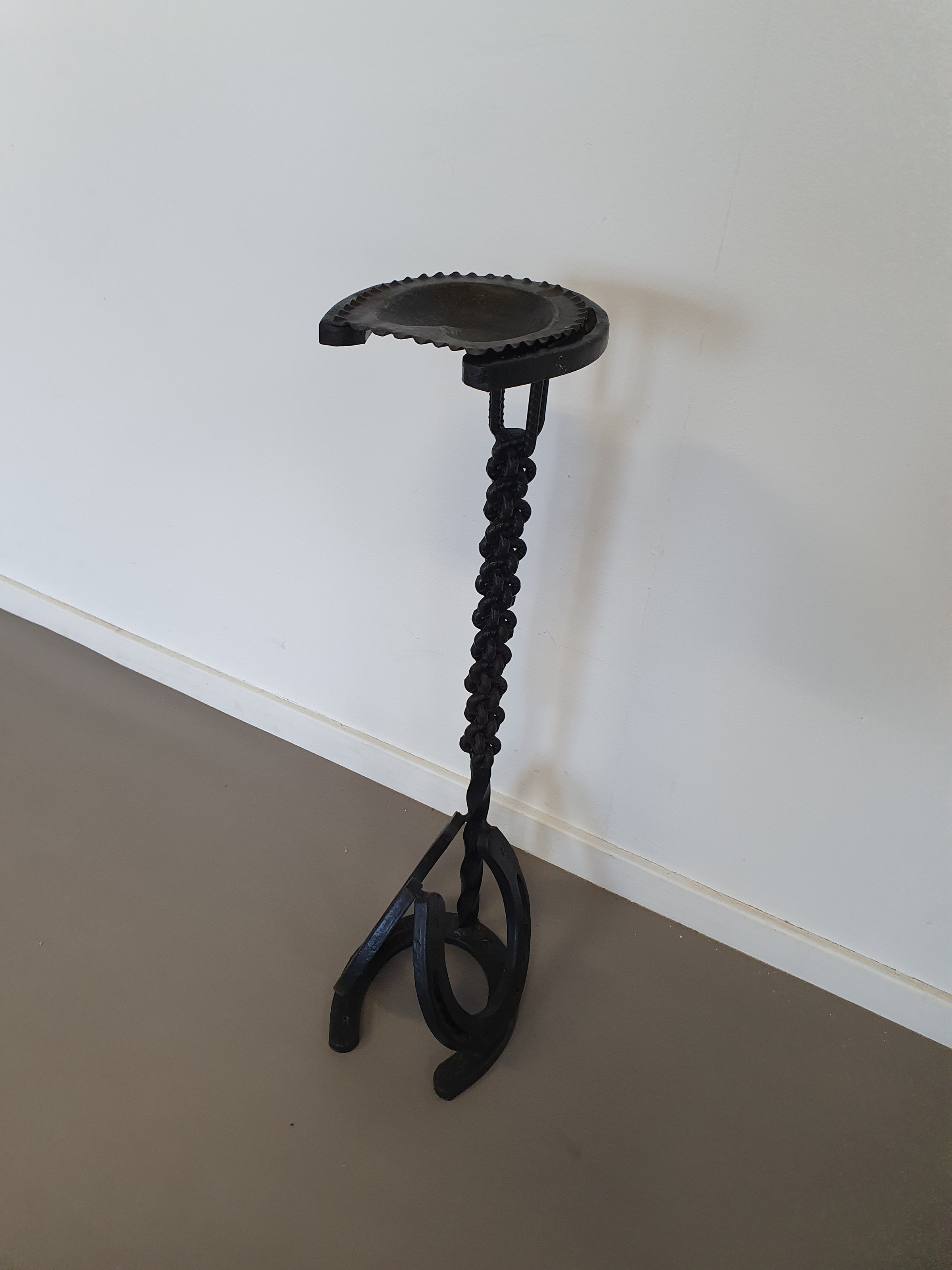 Brutalist Chain Astray