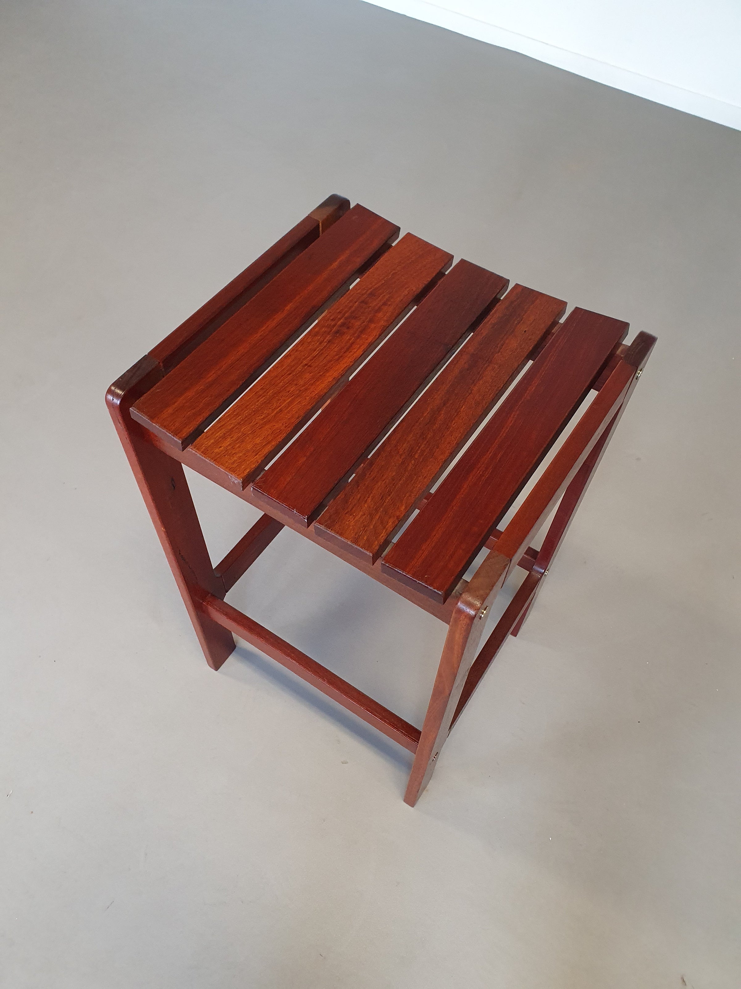 3 x stool meranti 70s. Height 71 cm /
Wide 42 cm / Depth 40 cm