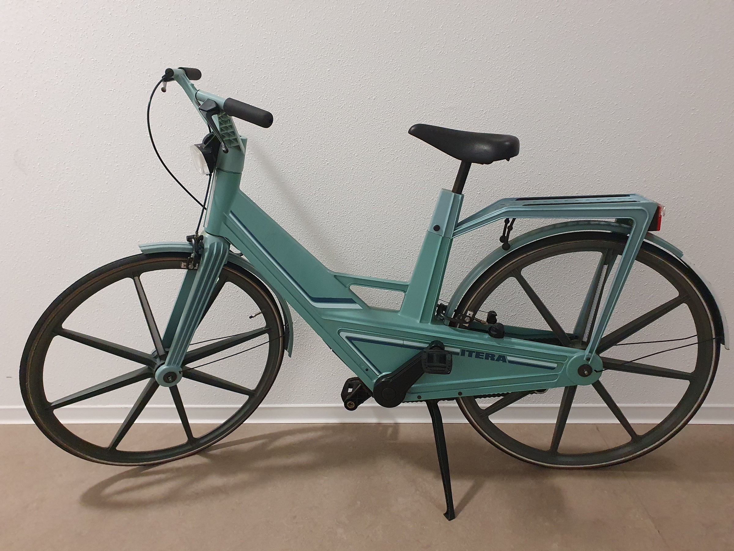 Vintage blauwe plastic fiets Itera van Volvo Zweden, jaren 80