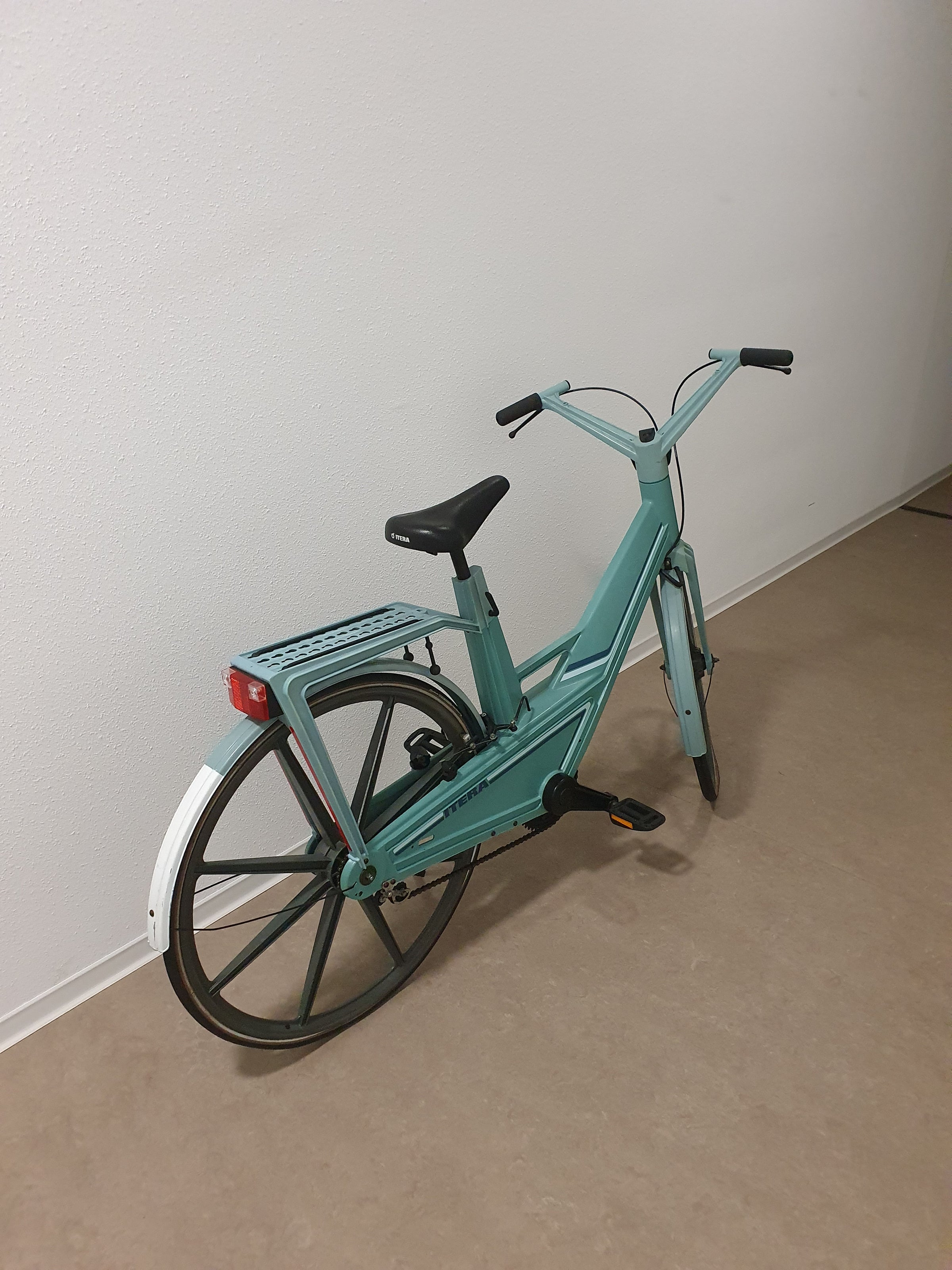 Vintage blauwe plastic fiets Itera van Volvo Zweden, jaren 80