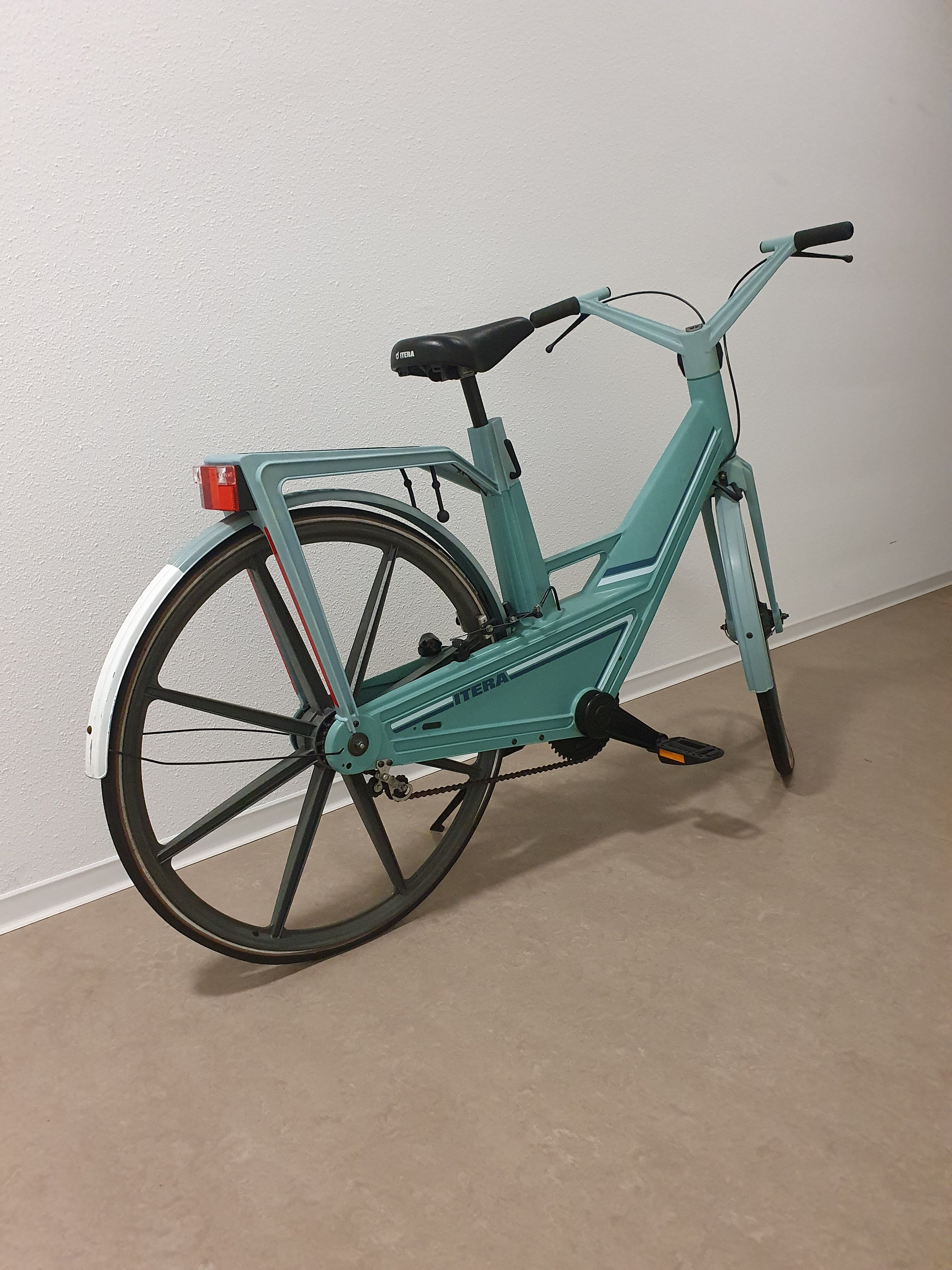 Vintage blauwe plastic fiets Itera van Volvo Zweden, jaren 80
