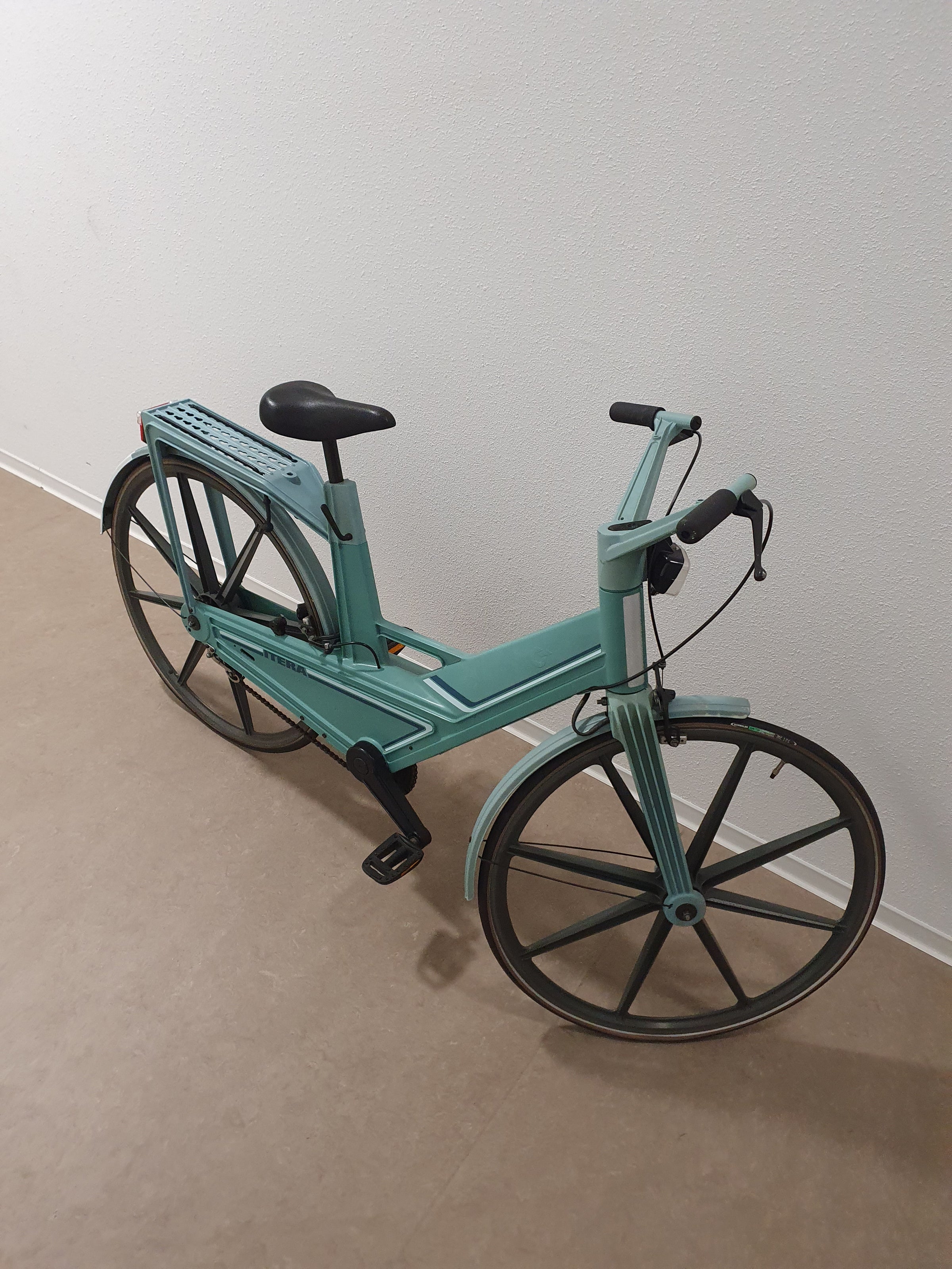 Vintage blauwe plastic fiets Itera van Volvo Zweden, jaren 80