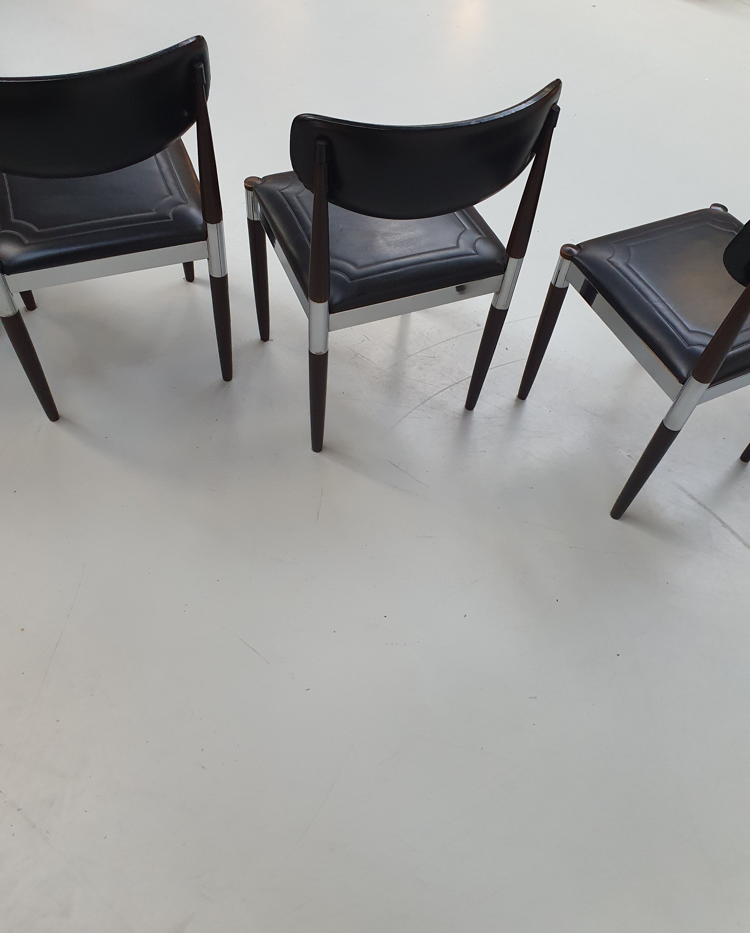 4 x retro dining chair Chrome, wood ,vinyl.
Very good condition.
