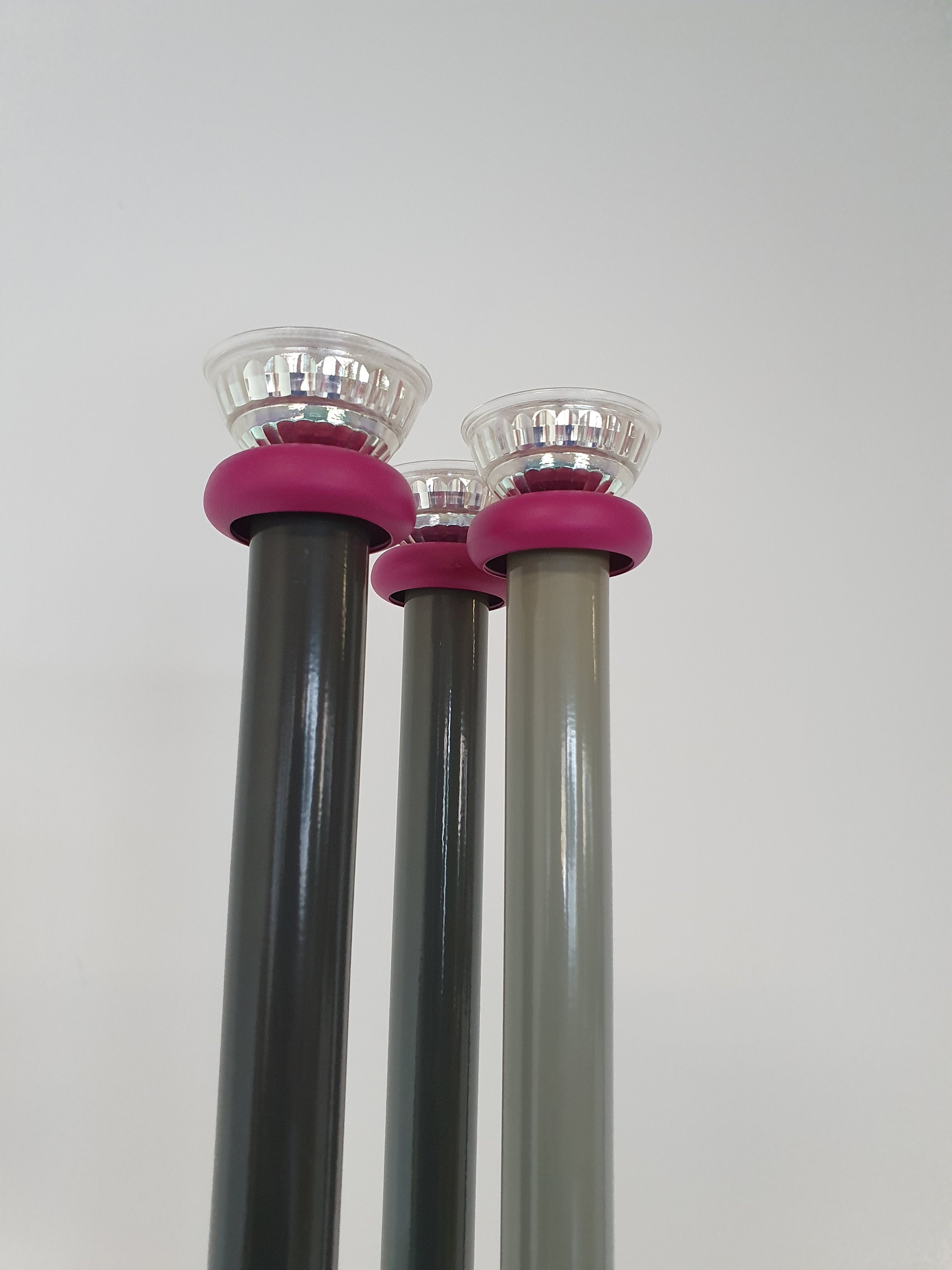 Trilumen vloerlamp van Hans Von Klier voor Bilumen Milano. Lamp gebruikt halogeenlampen. Vloerlamp meet 175 x 30 cm