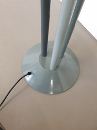 Trilumen vloerlamp van Hans Von Klier voor Bilumen Milano. Lamp gebruikt halogeenlampen. Vloerlamp meet 175 x 30 cm