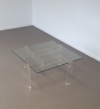Vintage salontafel gemaakt door de Swart. Gemaakt van acrylglas met een glazen blad