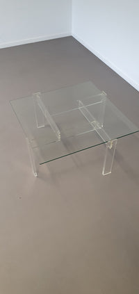 Vintage salontafel gemaakt door de Swart. Gemaakt van acrylglas met een glazen blad