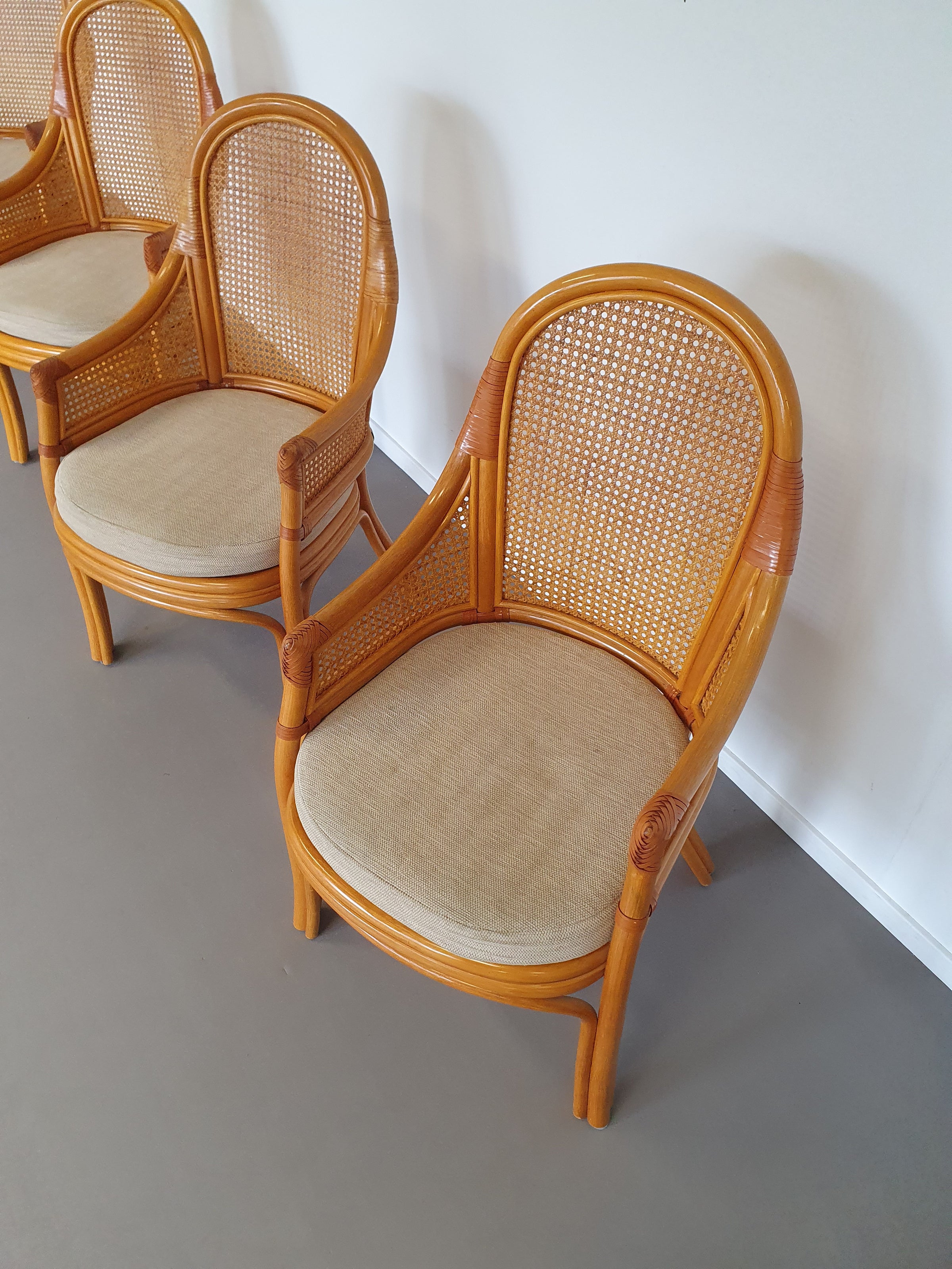 4 x Rotan / Webbing eetkamerstoelen jaren 80 in prachtige staat