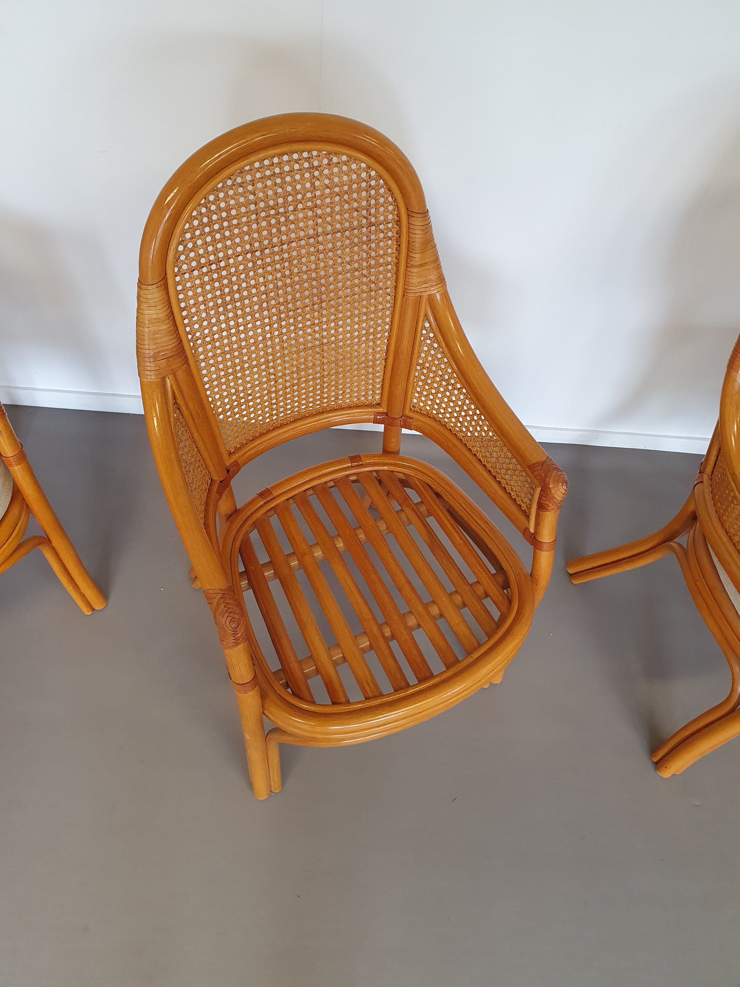 4 x Rotan / Webbing eetkamerstoelen jaren 80 in prachtige staat