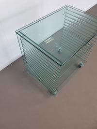 Onda-serie glazen mediakast van Ron Arad voor Fiam, Italië, 1980