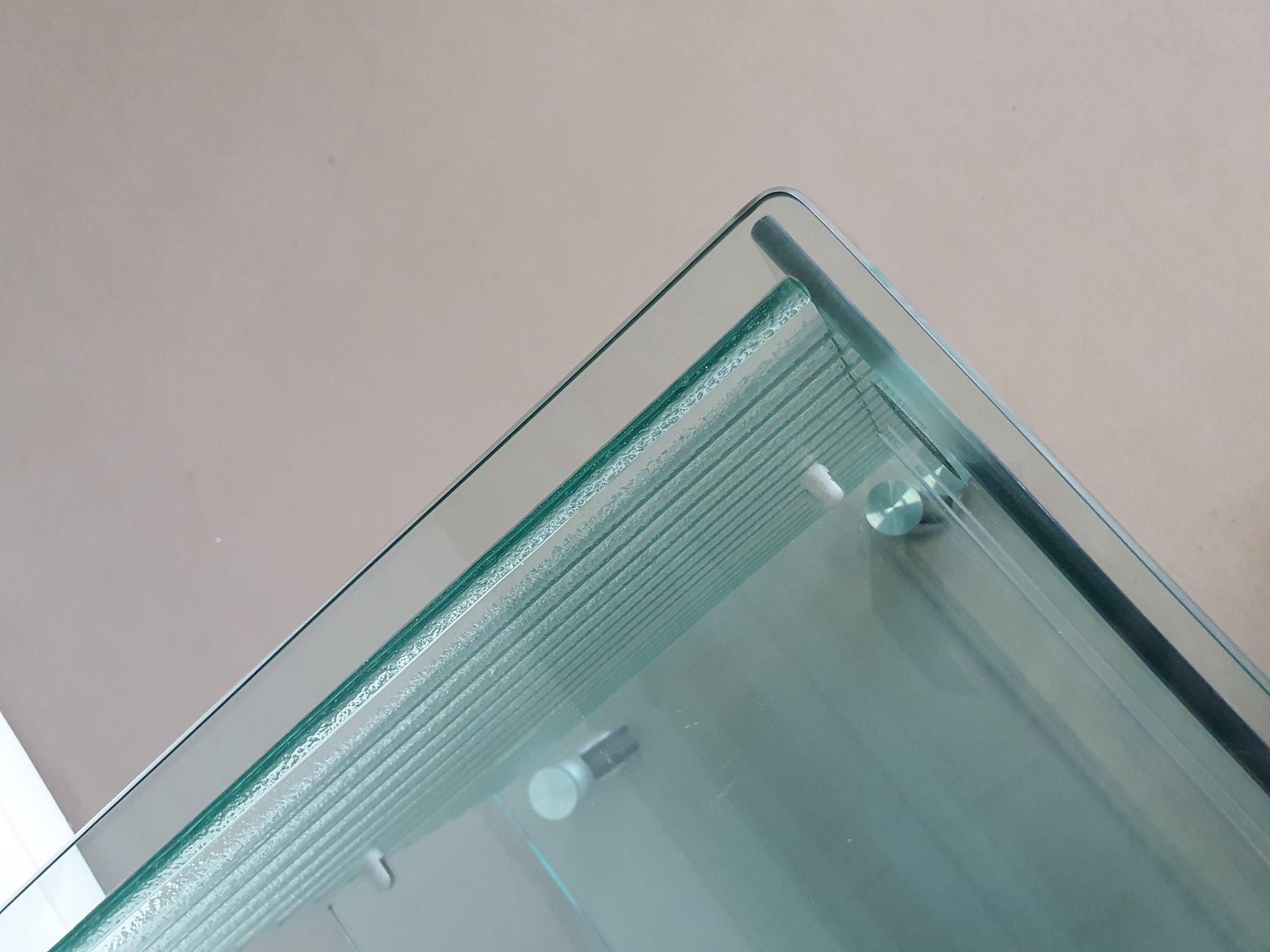 Onda-serie glazen mediakast van Ron Arad voor Fiam, Italië, 1980