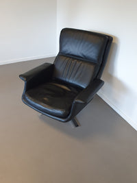 2 calf black leather lounge chairs