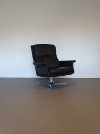 2 calf black leather lounge chairs