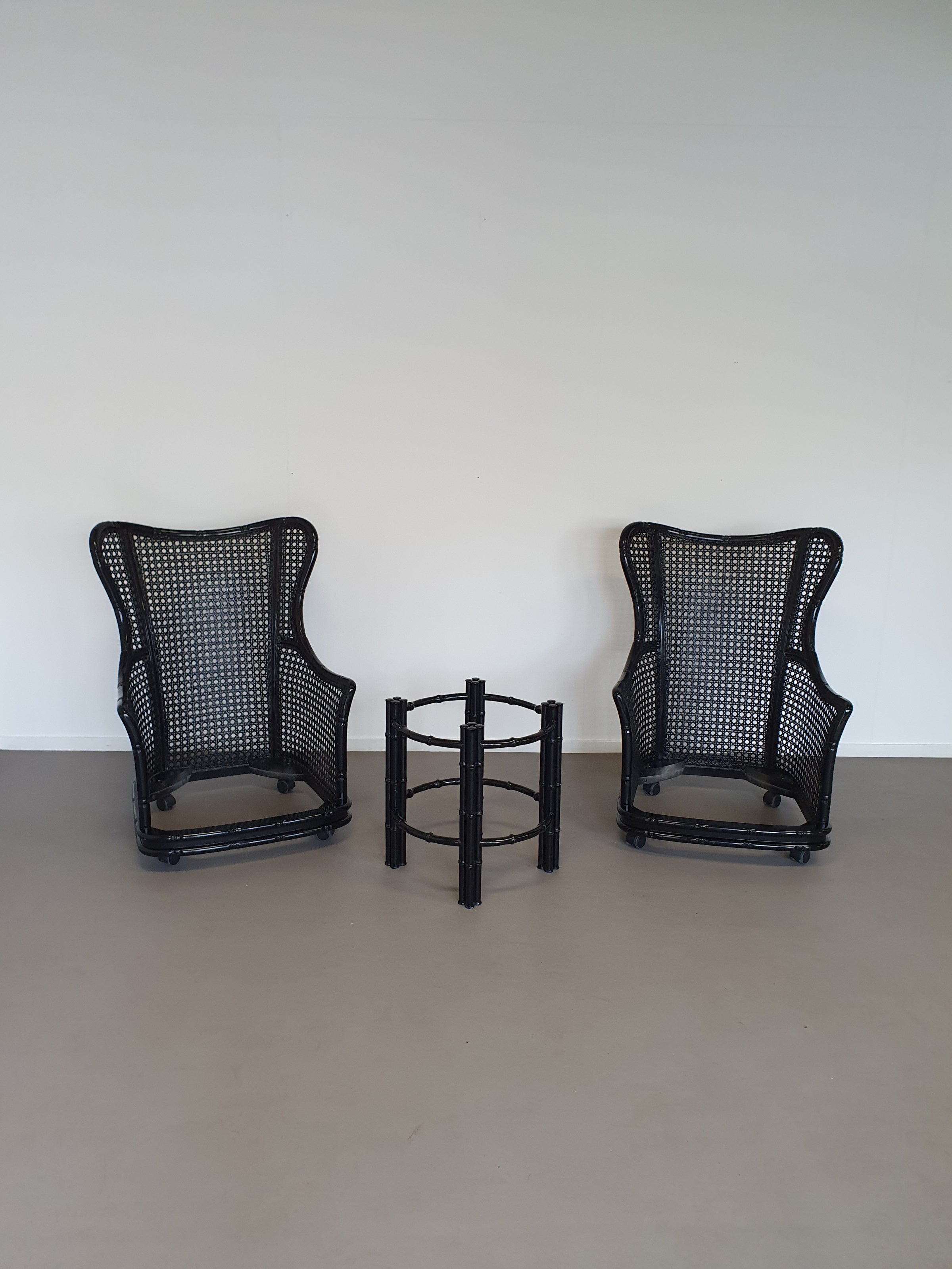Prachtige Giorgetti wingback loungeset van imitatiebamboe wicker uit de jaren 70.