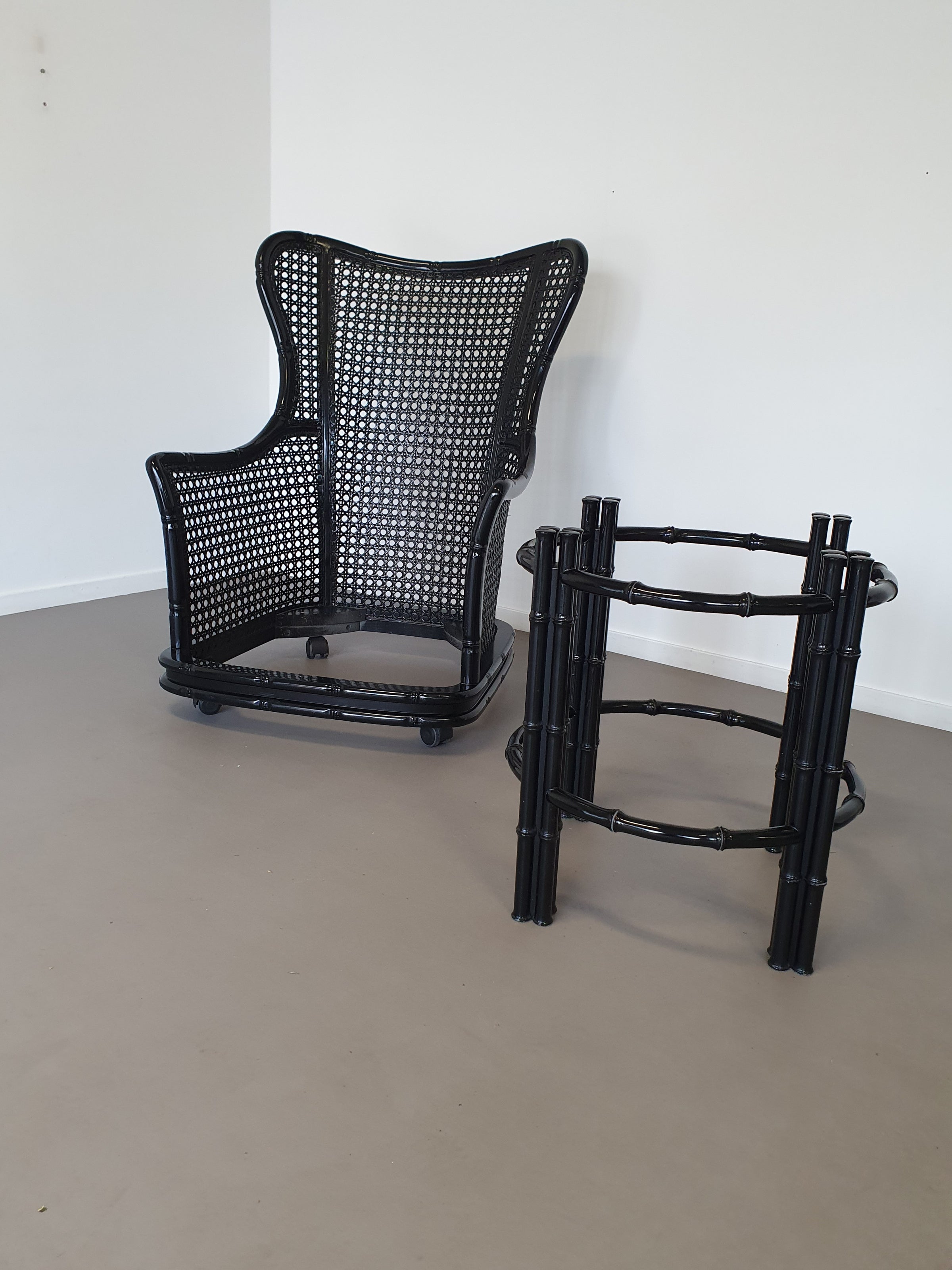 Prachtige Giorgetti wingback loungeset van imitatiebamboe wicker uit de jaren 70.