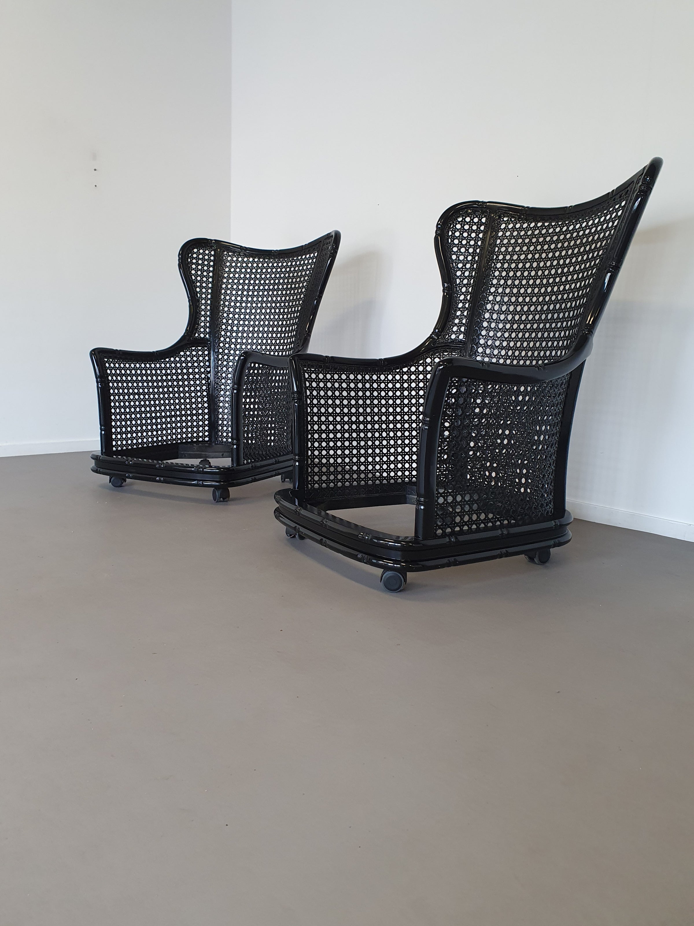Prachtige Giorgetti wingback loungeset van imitatiebamboe wicker uit de jaren 70.