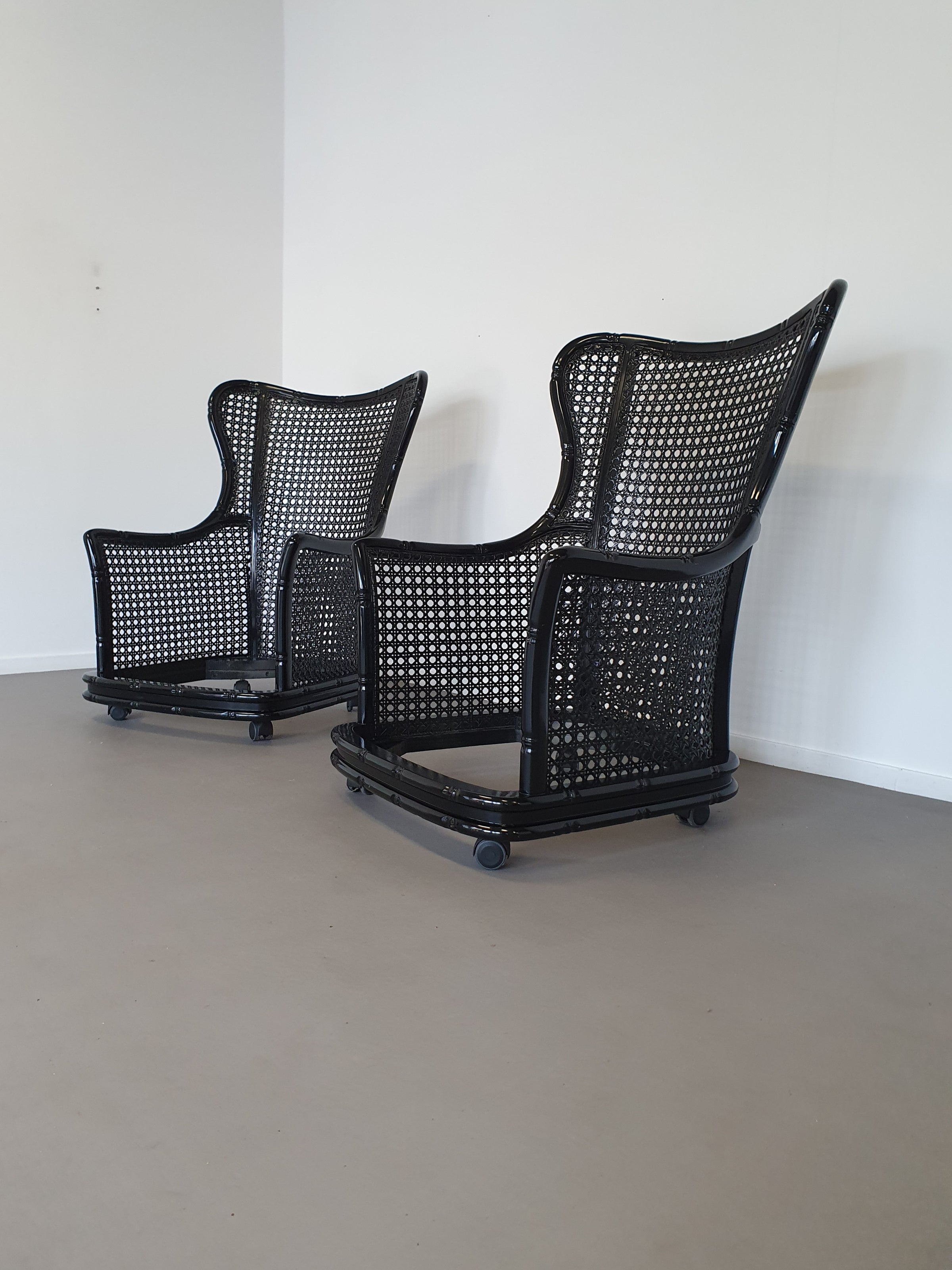 Prachtige Giorgetti wingback loungeset van imitatiebamboe wicker uit de jaren 70.