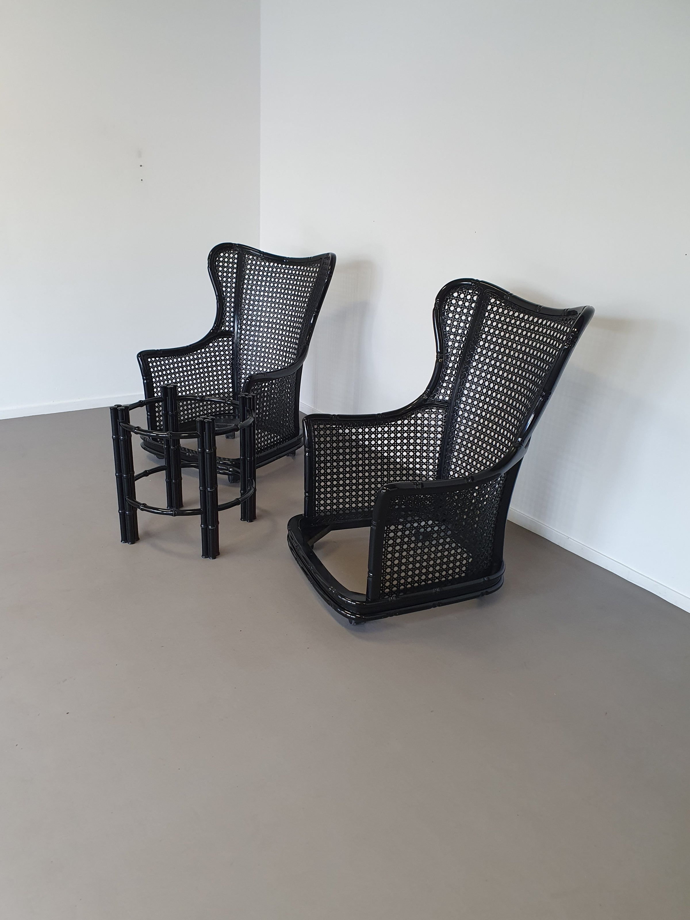 Prachtige Giorgetti wingback loungeset van imitatiebamboe wicker uit de jaren 70.