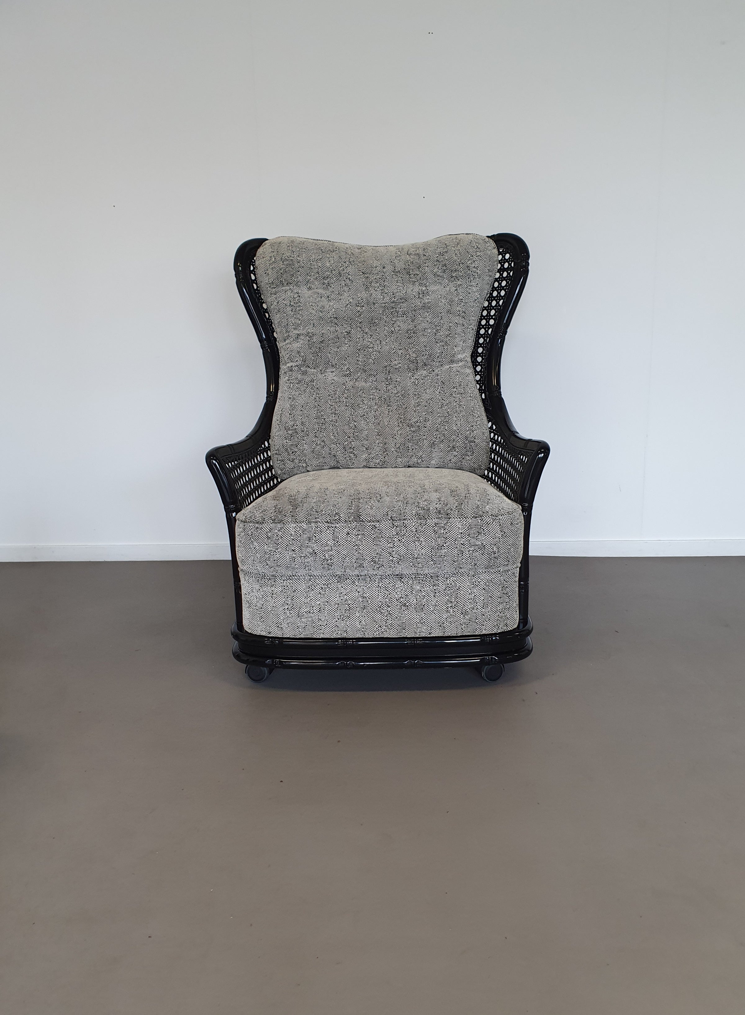 Prachtige Giorgetti wingback loungeset van imitatiebamboe wicker uit de jaren 70.
